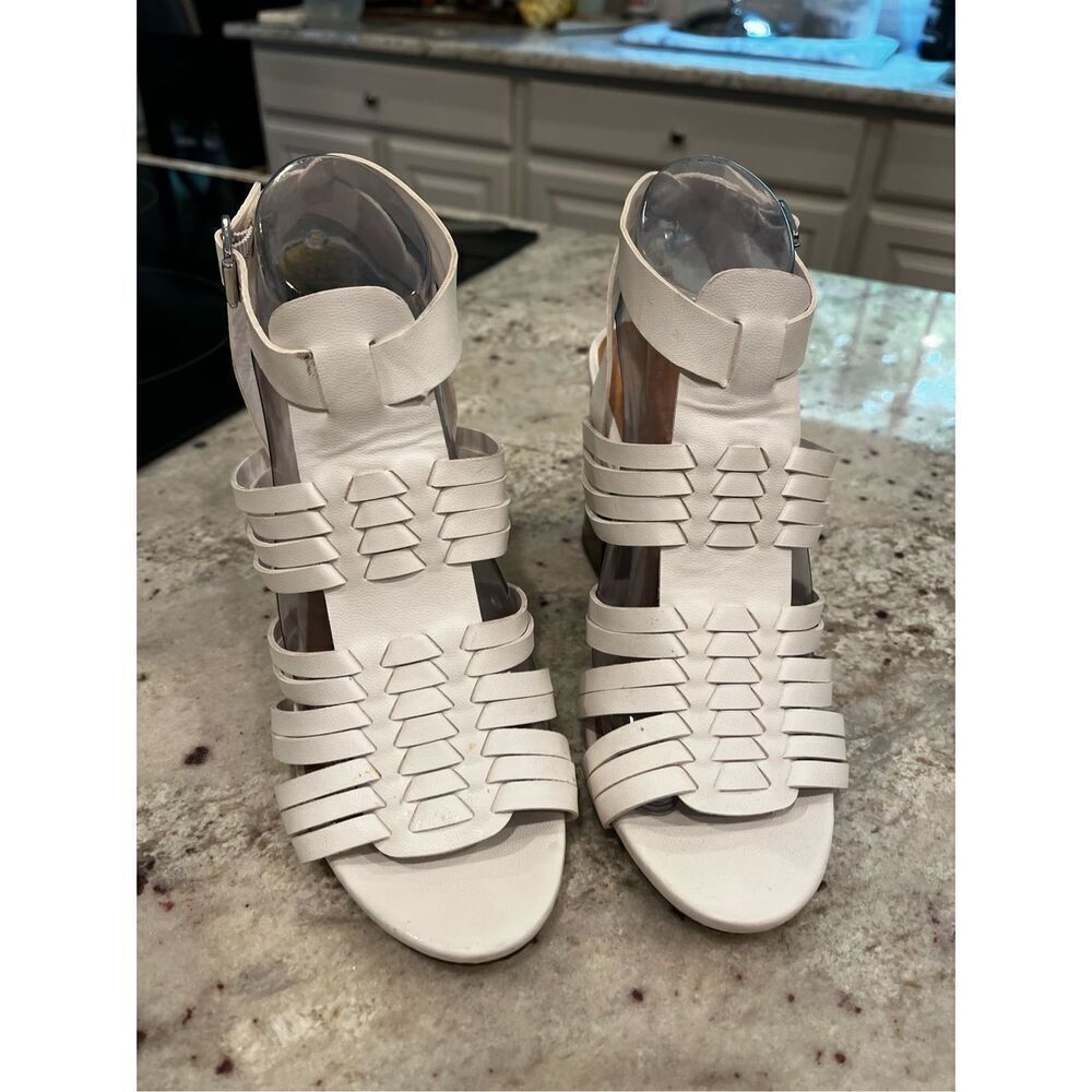 Madden Girl Reine White Faux Leather Block Heal Sandals sz 8 EUC